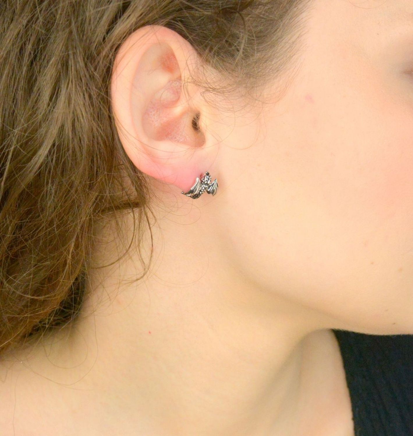 Kolczyki srebrne smoki próba 925, DIA-KLC-IM0040724ER-925 Srebrne kolczyki zostały wykonane z najwyższej jakości srebra próby 925. Kolczyki zostały wykonane na wzór smoków. Idealny prezent1.jpg