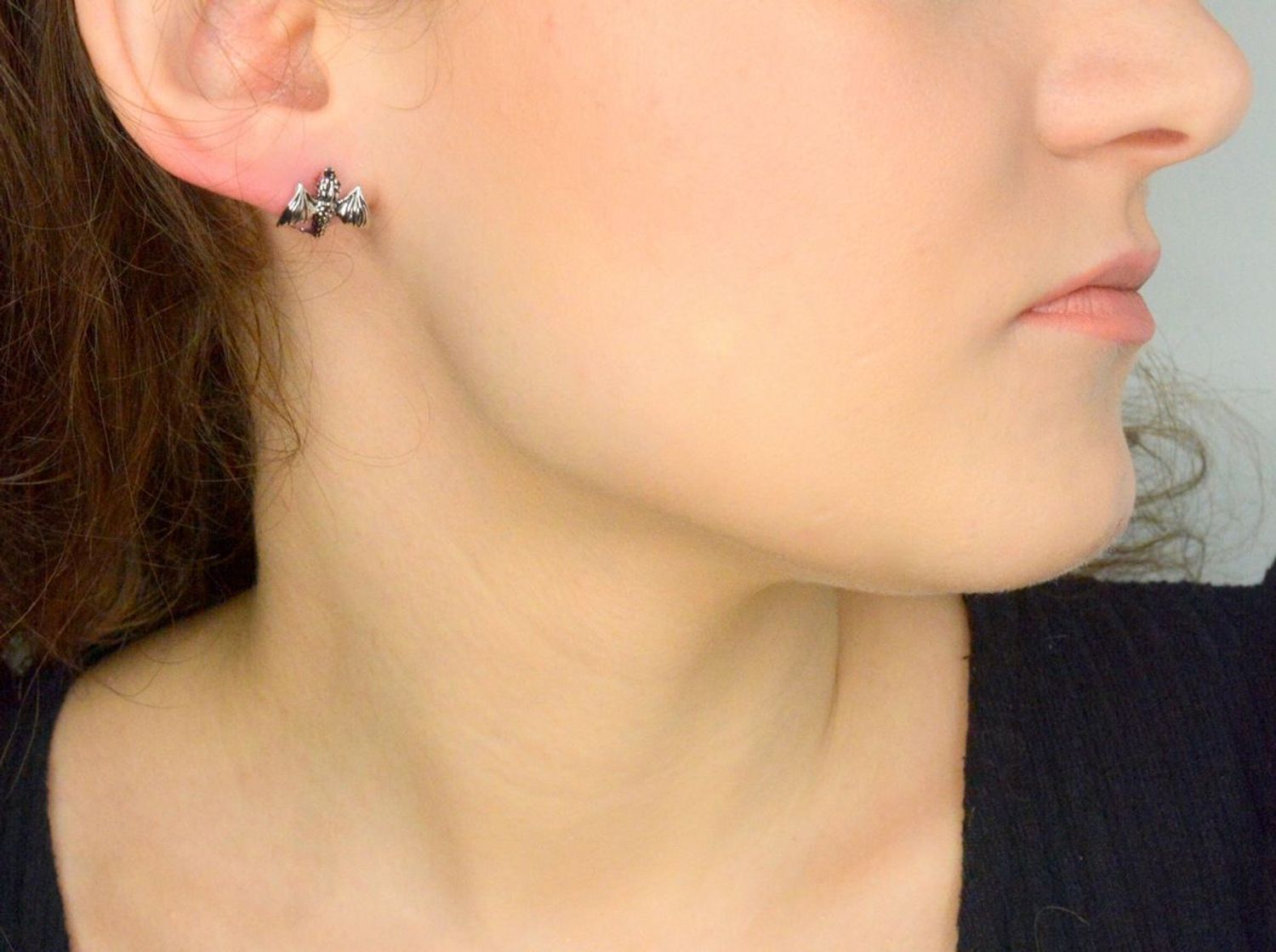 Kolczyki srebrne smoki próba 925, DIA-KLC-IM0040724ER-925 Srebrne kolczyki zostały wykonane z najwyższej jakości srebra próby 925. Kolczyki zostały wykonane na wzór smoków. Idealny prezent1.jpg