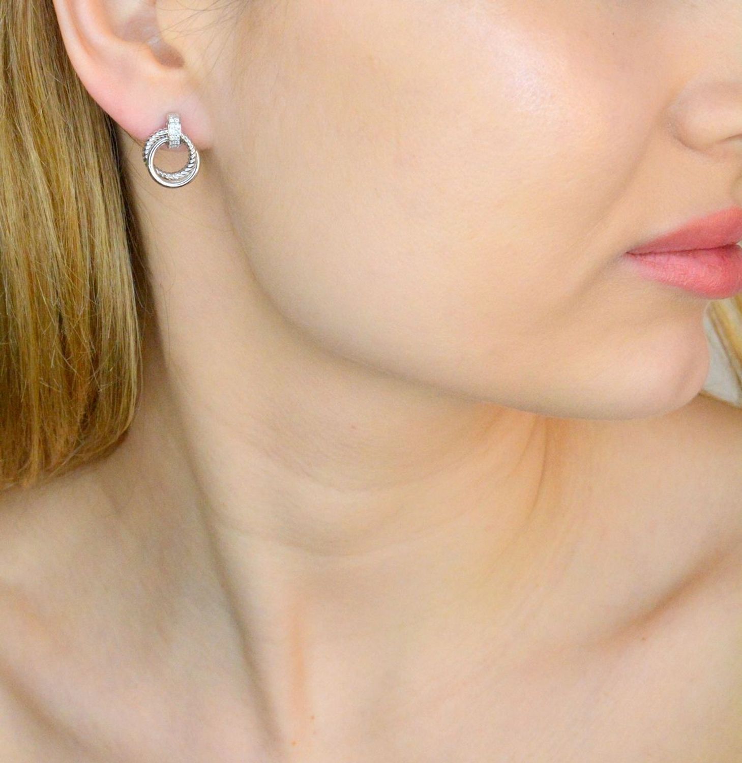 Srebrne kolczyki damskie 925 podwójne kółeczka plecione DIA-KLC-IM0071023ER-925. Kolczyki srebrne kółka. Kolczyki srebrne podwójne. Srebrne kolczyki na sztyft. Kolczyki damskie kółka na prezent (1).jpg
