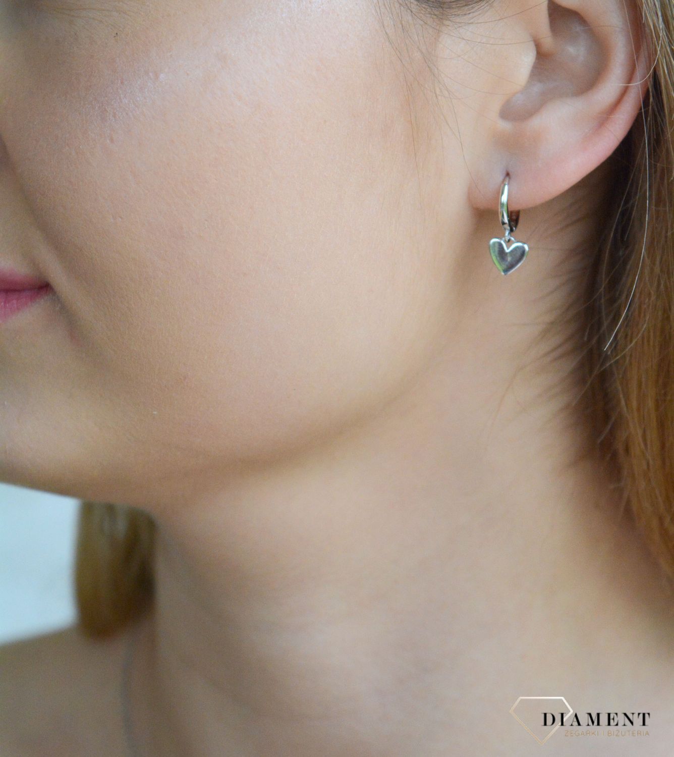 Srebrne kolczyki damskie 925 wiszące koła z sercem DIA-KLC-IM0190124ER-925. Kolczyki koła z zawieszką w formie serca. Idealny prezent dla każdej kobiety..jpg