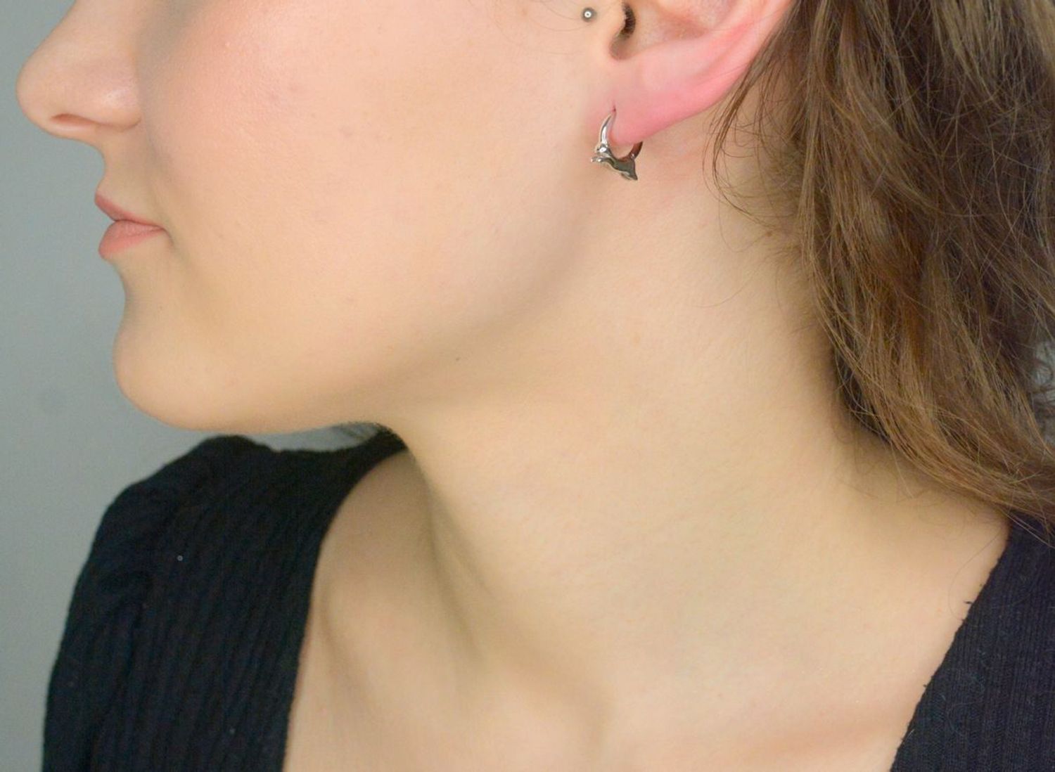 Kolczyki srebrne kółeczka kotki próba 925, DIA-KLC-IM0260224ER-925 Srebrne kolczyki zostały wykonane z najwyższej jakości srebra próby 925. Kolczyki koła wykończone kotkami. Idealny prezent 1.jpg