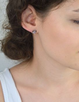 Srebrne kolczyki 925 Serce z łapką DIA-KLC-IM0260423ER-925. Rodowane, ozdobione różowymi cyrkoniami. Lekka i wygodna biżuteria na sztyft, idealna dla miłośników psów (2).JPG