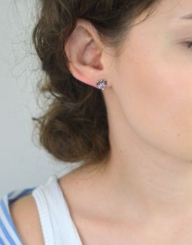 Srebrne kolczyki 925 Serce z łapką DIA-KLC-IM0260423ER-925. Rodowane, ozdobione różowymi cyrkoniami. Lekka i wygodna biżuteria na sztyft, idealna dla miłośników psów (3).JPG