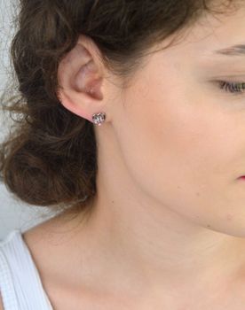 Srebrne kolczyki 925 Serce z łapką DIA-KLC-IM0260423ER-925. Rodowane, ozdobione różowymi cyrkoniami. Lekka i wygodna biżuteria na sztyft, idealna dla miłośników psów (4).JPG