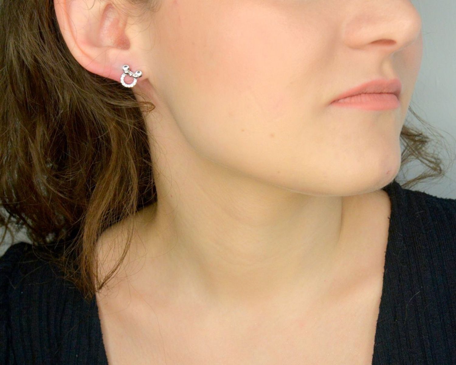 Srebrne kolczyki Ag 925 myszka Minnie z cyrkoniami DIA-KLC-IM0310724ER-925 Srebrne kolczyki zostały wykonane z najwyższej jakości srebra próby 925. Kolczyki zostały wykonane na wzór Myszki 1.jpg