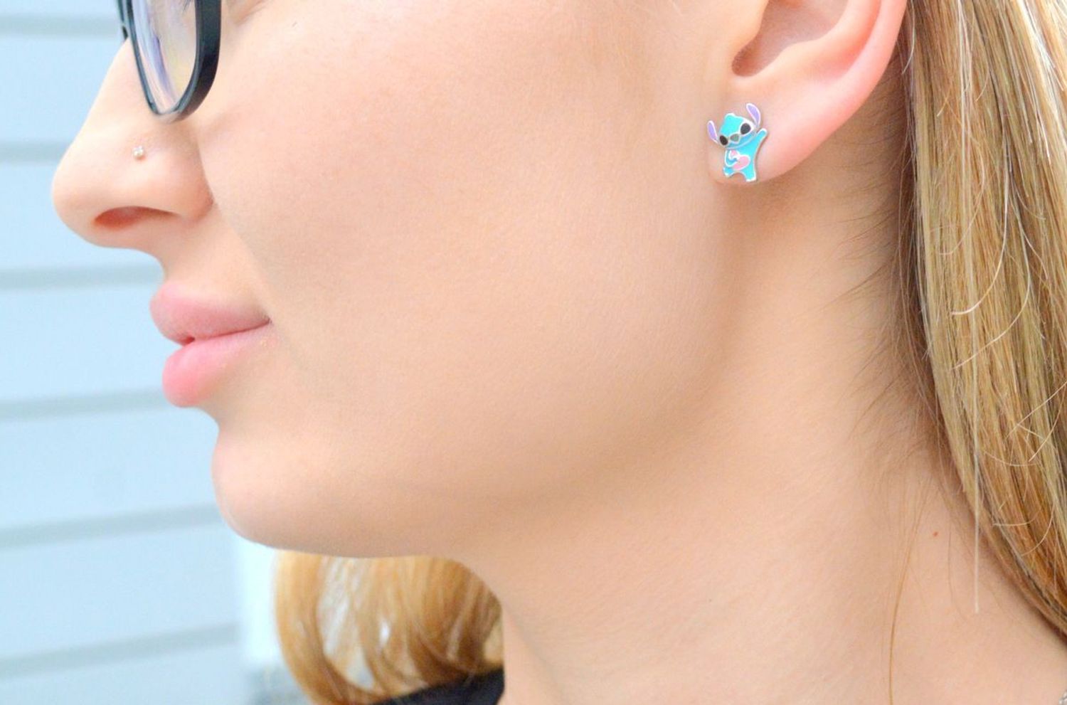 Srebrne kolczyki dziecięce 925 sztyfty Lilo i Stich DIA-KLC-IM0440124ER-925. Srebrne kolczyki dla dziewczynki z postacią Sticha. Kolczyki na prezent dla dziecka z postaciami z disneyowskich bajek..jpg