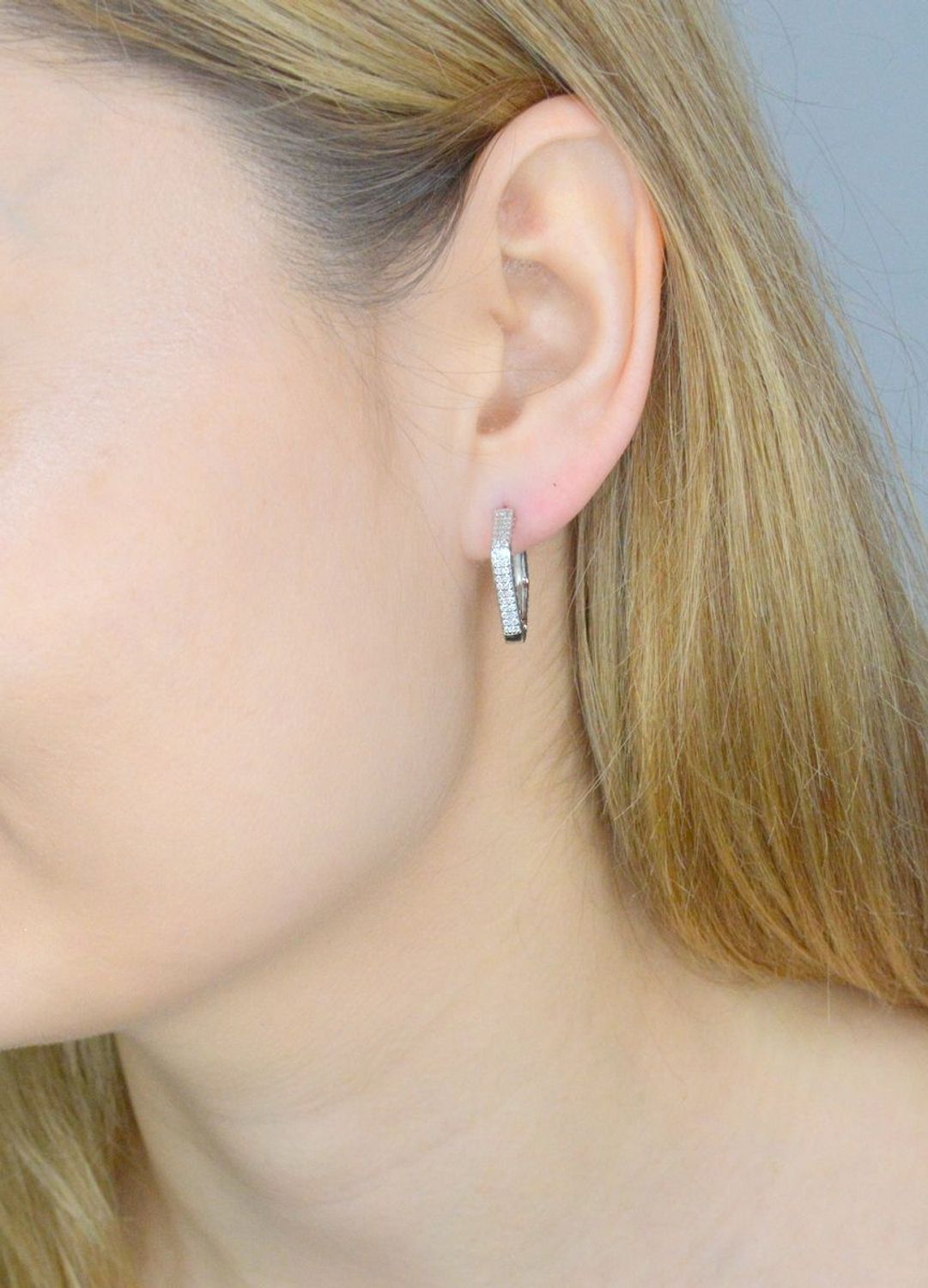 Srebrne kolczyki damskie 925 romby z cyrkoniami DIA-KLC-IM0440423KR-925. Kolczyki srebrne romby. Kolczyki srebrne z cyrkoniami. Srebrne kolczyki na zatrzask. Kolczyki damskie romby na prezent (1).jpg