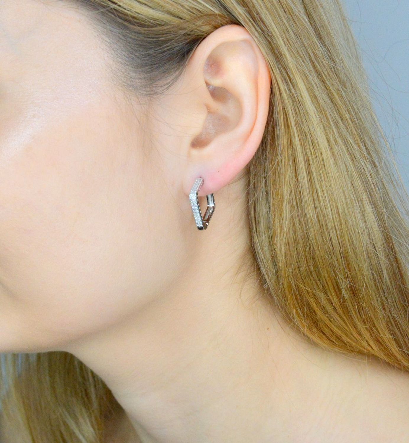 Srebrne kolczyki damskie 925 romby z cyrkoniami DIA-KLC-IM0440423KR-925. Kolczyki srebrne romby. Kolczyki srebrne z cyrkoniami. Srebrne kolczyki na zatrzask. Kolczyki damskie romby na prezent (1).jpg