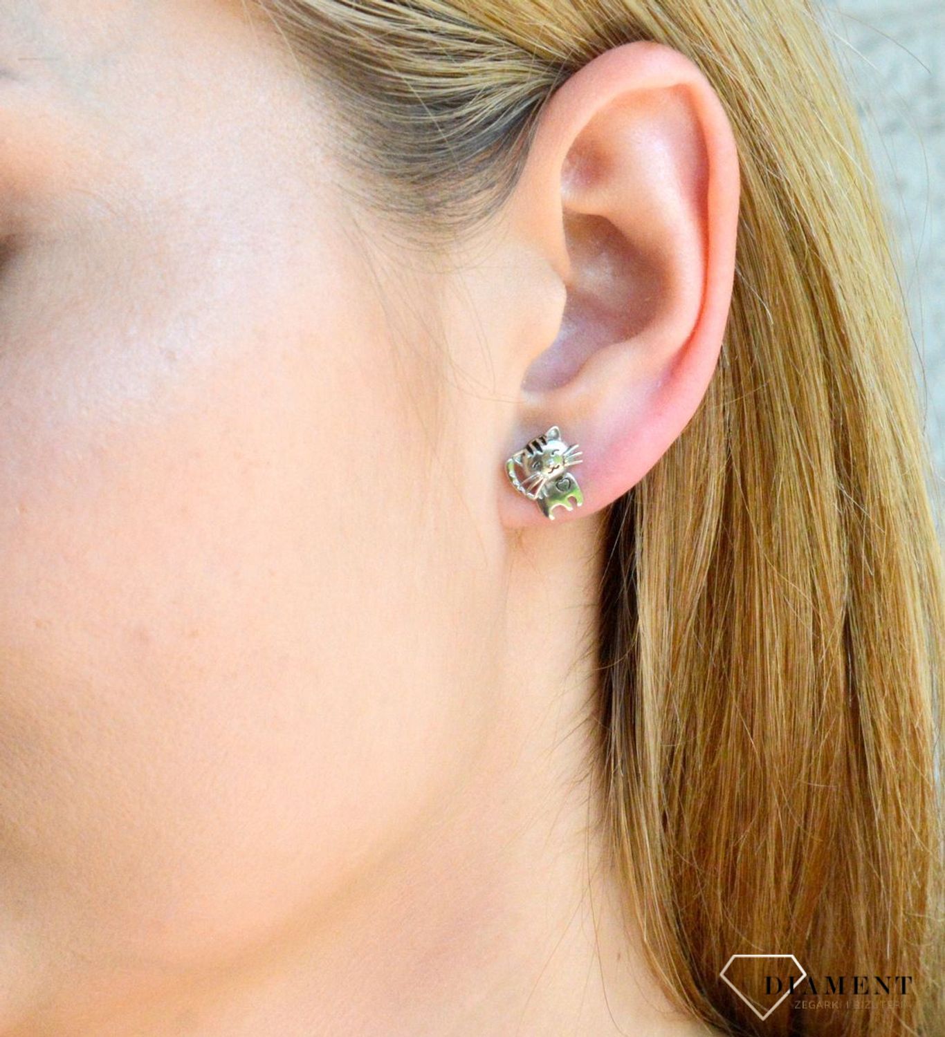 Srebrne kolczyki dziecięce 925 słodkie kotki. Srebrne kolczyki dziecięce. Kolczyki srebrne kotki. Kolczyki srebrne na sztyft dla dziewczynki. Kolczyki kotki idealne na prezent (1).jpg