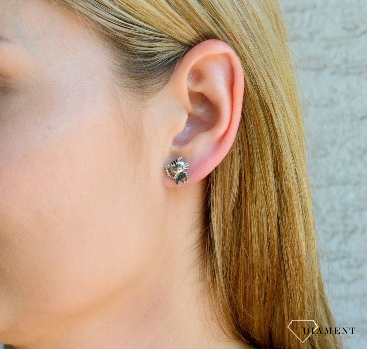 Srebrne kolczyki dziecięce 925 słodkie kotki. Srebrne kolczyki dziecięce. Kolczyki srebrne kotki. Kolczyki srebrne na sztyft dla dziewczynki. Kolczyki kotki idealne na prezent (1).jpg