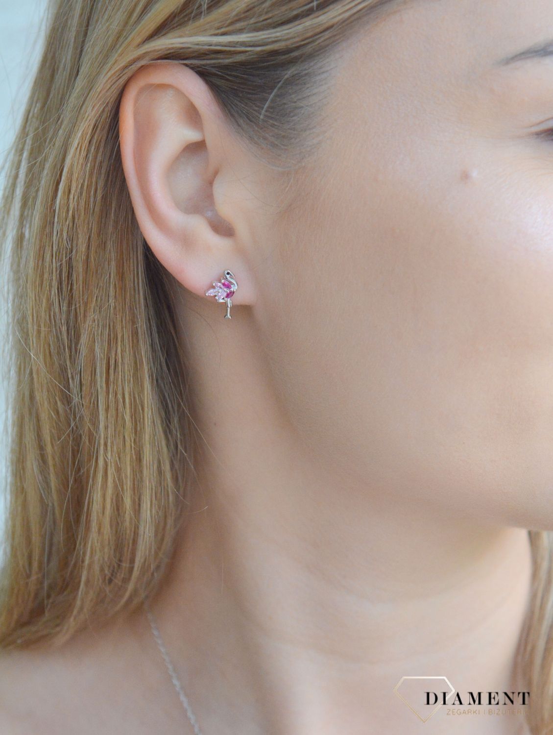 Srebrne kolczyki dziecięce 925 sztyfty Flamingi DIA-KLC-IM0540124ER-925. Kolczyki zostały wykonane na wzór słodkich flamingów. Idealny prezent dla każdej małej modnisi. Kolczyki ze zwierzątkami dla dziewczynek2.jpg