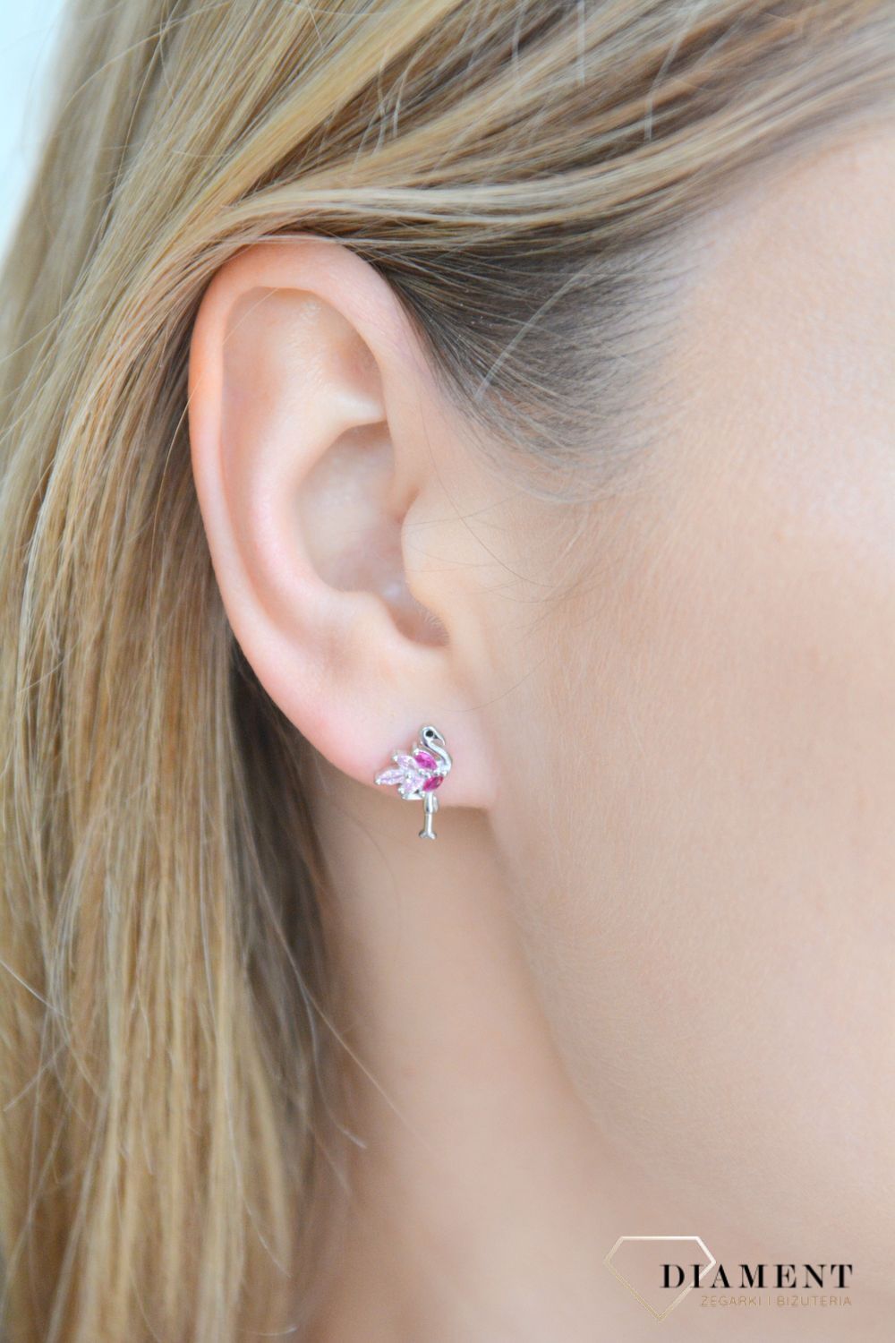 Srebrne kolczyki dziecięce 925 sztyfty Flamingi DIA-KLC-IM0540124ER-925. Kolczyki zostały wykonane na wzór słodkich flamingów. Idealny prezent dla każdej małej modnisi. Kolczyki ze zwierzątkami dla dziewczynek2.jpg