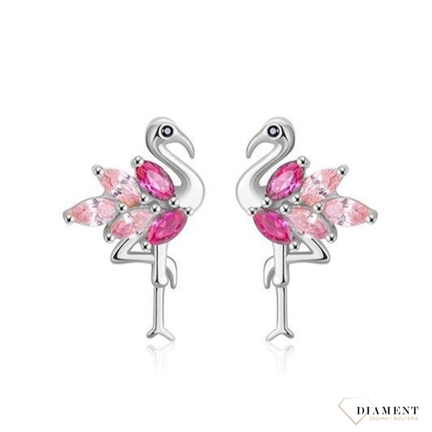 Srebrne kolczyki dziecięce 925 sztyfty Flamingi DIA-KLC-IM0540124ER-925. Kolczyki zostały wykonane na wzór słodkich flamingów. Idealny prezent dla każdej małej modnisi. Kolczyki ze zwierzątkami dla dziewczynek2.jpg