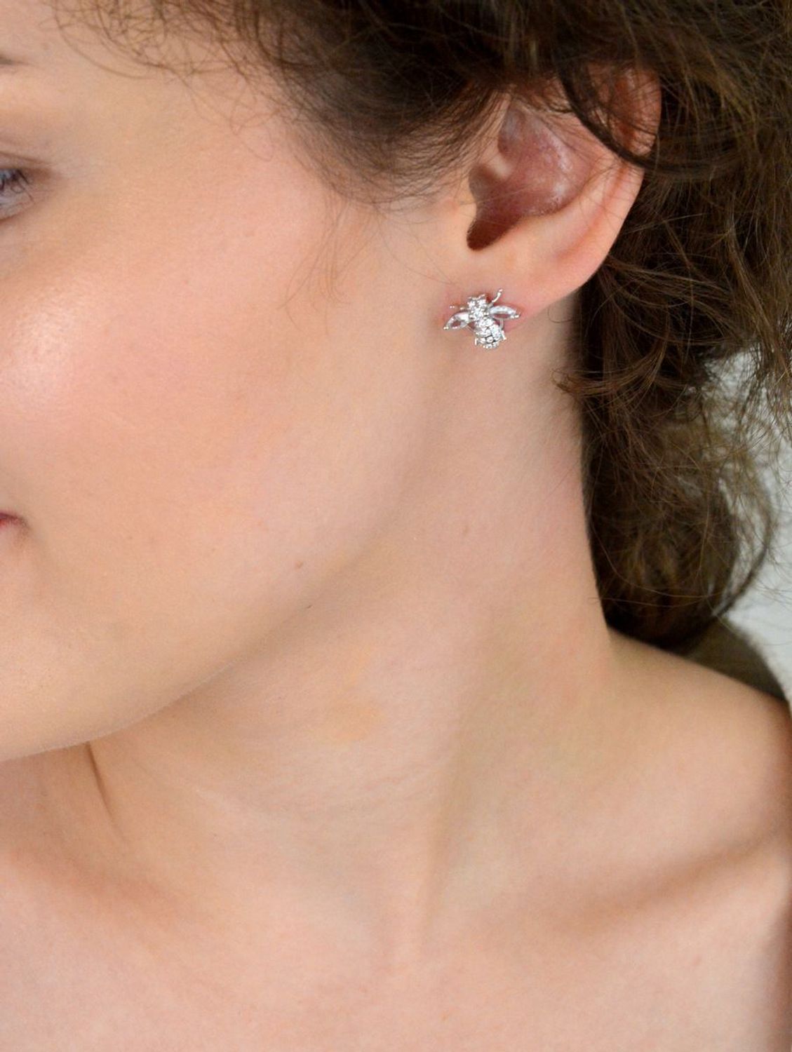 vSrebrne kolczyki pszczoły z cyrkoniami – elegancka biżuteria - IM0670125ER.jpg