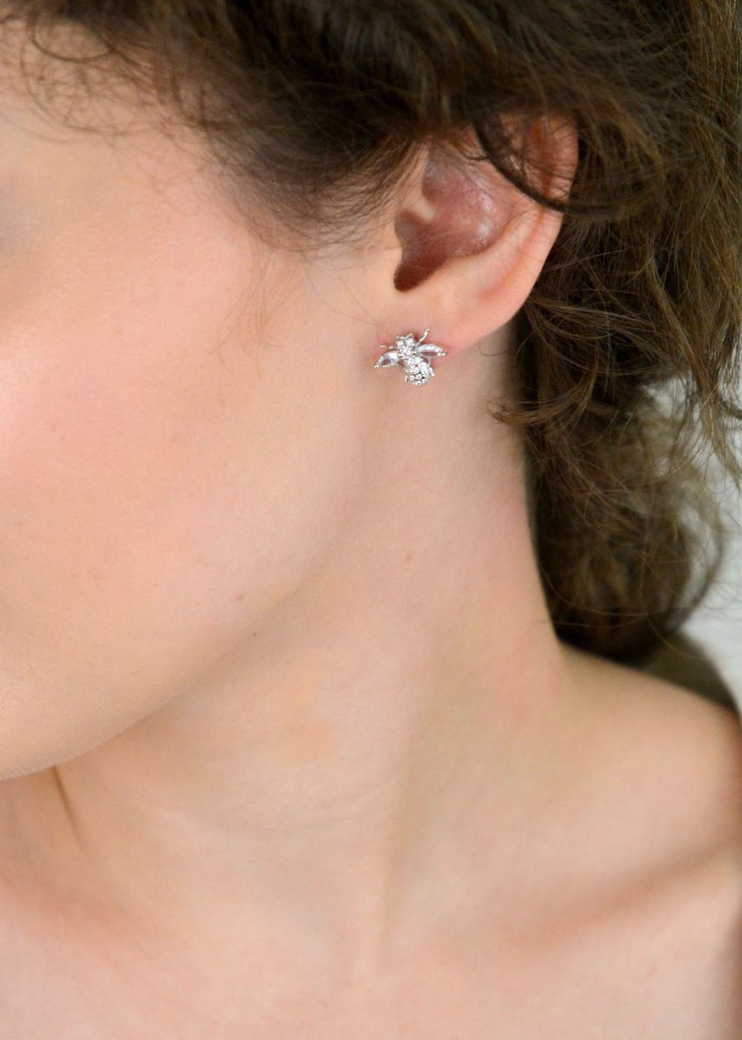 vSrebrne kolczyki pszczoły z cyrkoniami – elegancka biżuteria - IM0670125ER.jpg