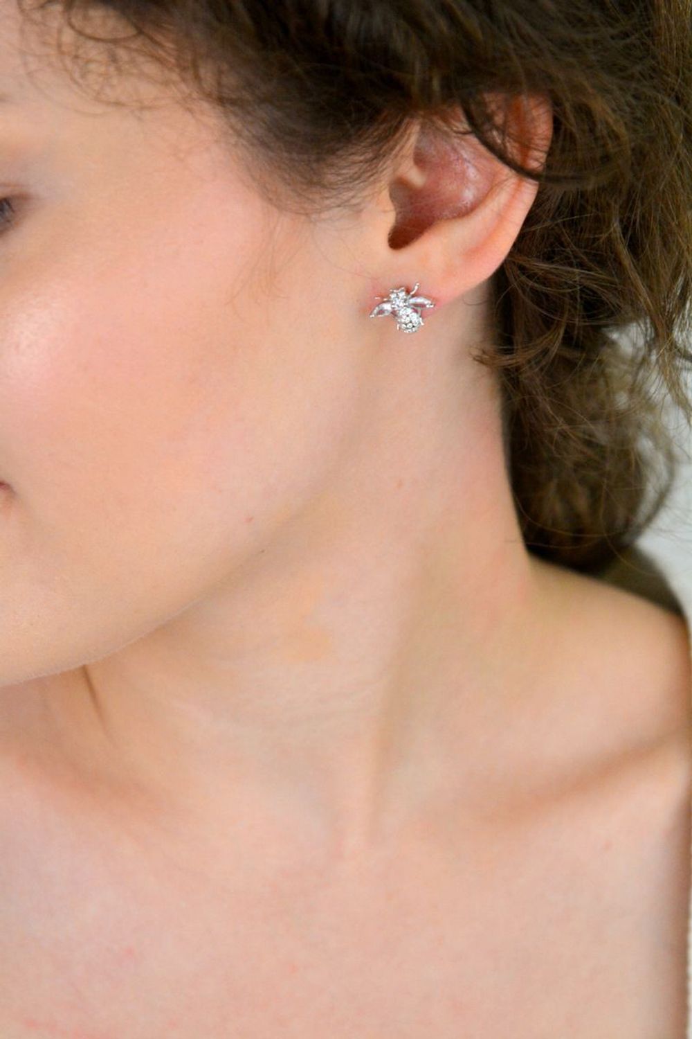 vSrebrne kolczyki pszczoły z cyrkoniami – elegancka biżuteria - IM0670125ER.jpg