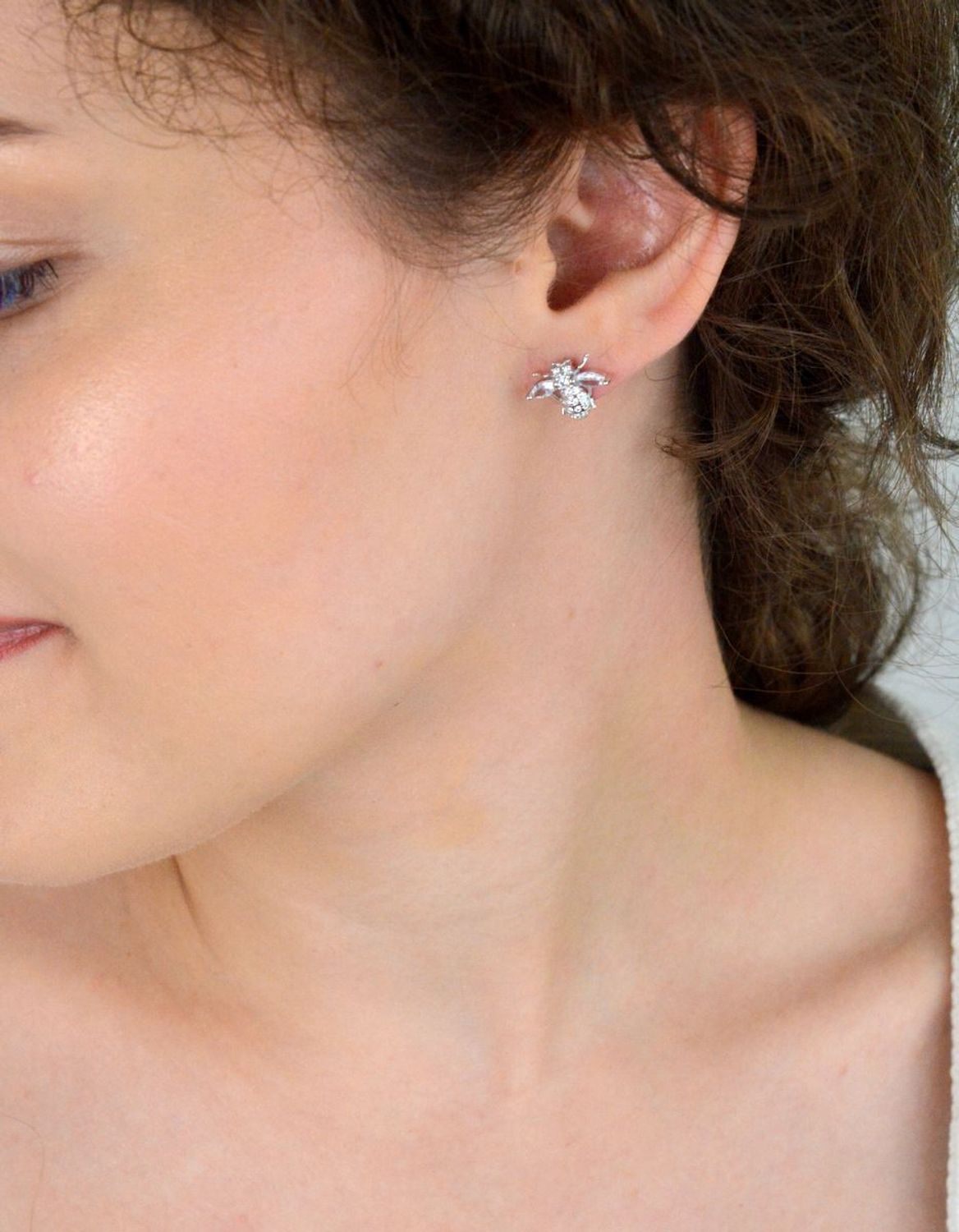 vSrebrne kolczyki pszczoły z cyrkoniami – elegancka biżuteria - IM0670125ER.jpg