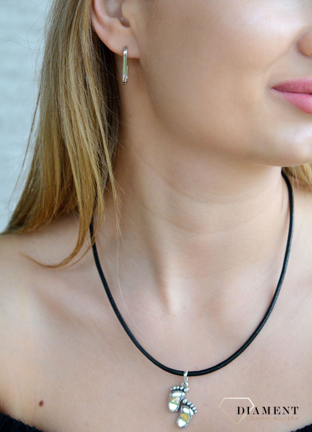 Srebrne kolczyki 925 damskie wiszące kwadraty. Srebrne kolczyki dla kobiety na prezent. Geometryczne wzory kolczyków. Kwadratowe wiszące delikatne kolczyki. 1.png