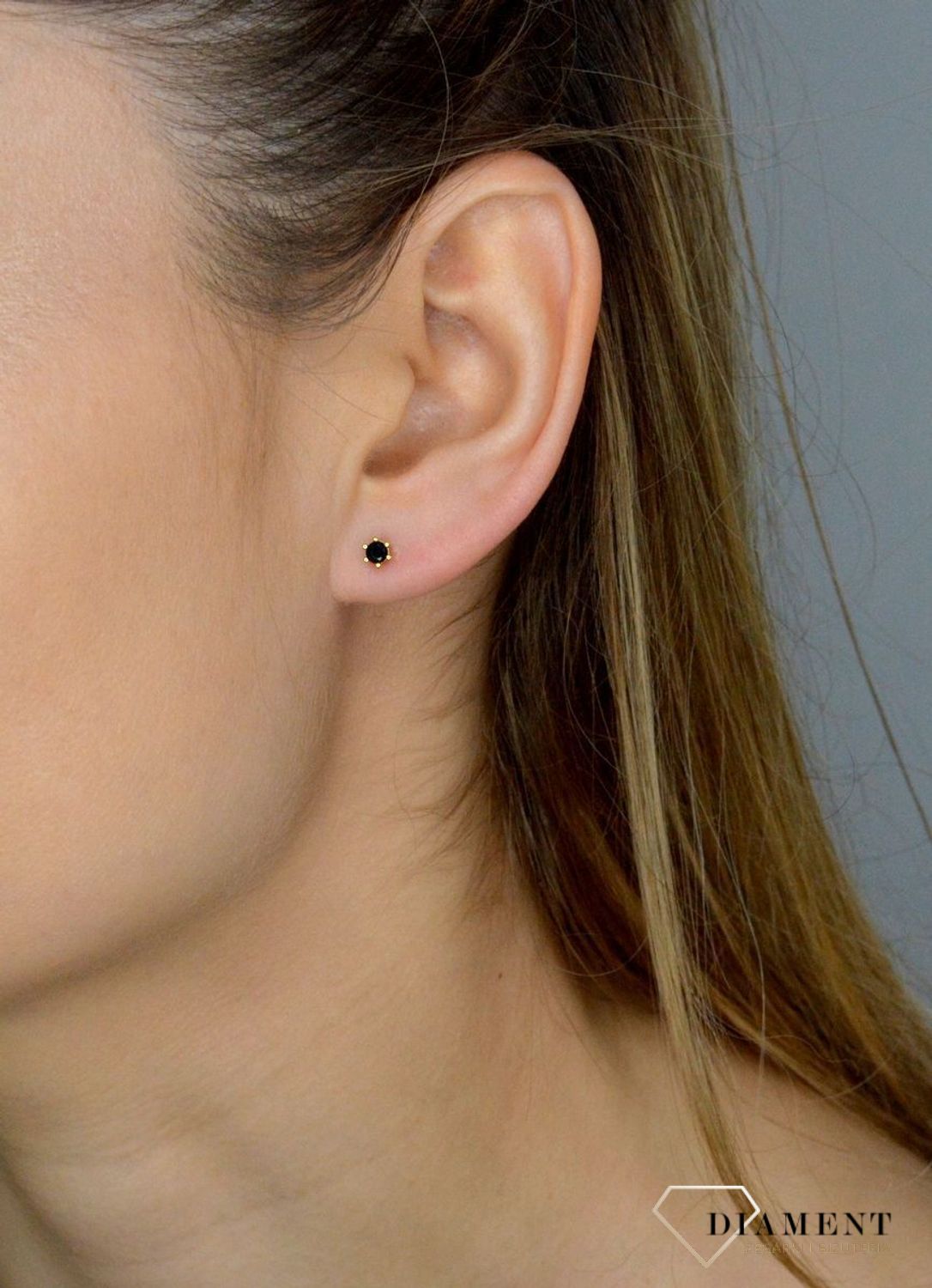 Srebrne kolczyki pozłacane 925 minimalistyczne czarne cyrkonie KOL0170823. Srebrne kolczyki damskie. Kolczyki srebrne wkrętki. Kolczyki srebrne na sztyft w pozłoceniu. Kolczyki idealne na prezent. Kolczyki z czarną cyrkonią..jpg