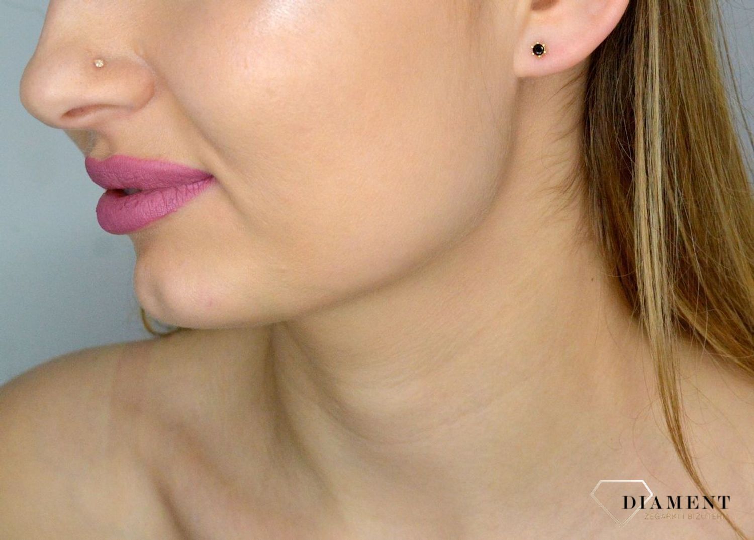 Srebrne kolczyki pozłacane 925 minimalistyczne czarne cyrkonie KOL0170823. Srebrne kolczyki damskie. Kolczyki srebrne wkrętki. Kolczyki srebrne na sztyft w pozłoceniu. Kolczyki idealne na prezent. Kolczyki z czarną cyrkonią..jpg