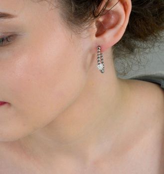 Kolczyki koła z kamieniami Swarovskiego DIA-KLC-KOLCZYKI-KOLA-SWAROVSKI Srebrne kolczyki zostały wykonane z najwyższej jakości srebra próby 925. Kolczyki koła klasyczne (4).JPG