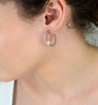 Kolczyki koła z kamieniami Swarovskiego DIA-KLC-KOLCZYKI-KOLA-SWAROVSKI Srebrne kolczyki zostały wykonane z najwyższej jakości srebra próby 925. Kolczyki koła klasyczne (5).JPG