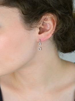 Kolczyki damskie srebrne próby 925 – model DIA-KLC-KOLECZKA-925. Wiszące kółeczka, długość 2,0 cm, największe kółeczko 6 mm. Zapięcie na sztyft, elegancja i minimalizm w jednym (1).JPG