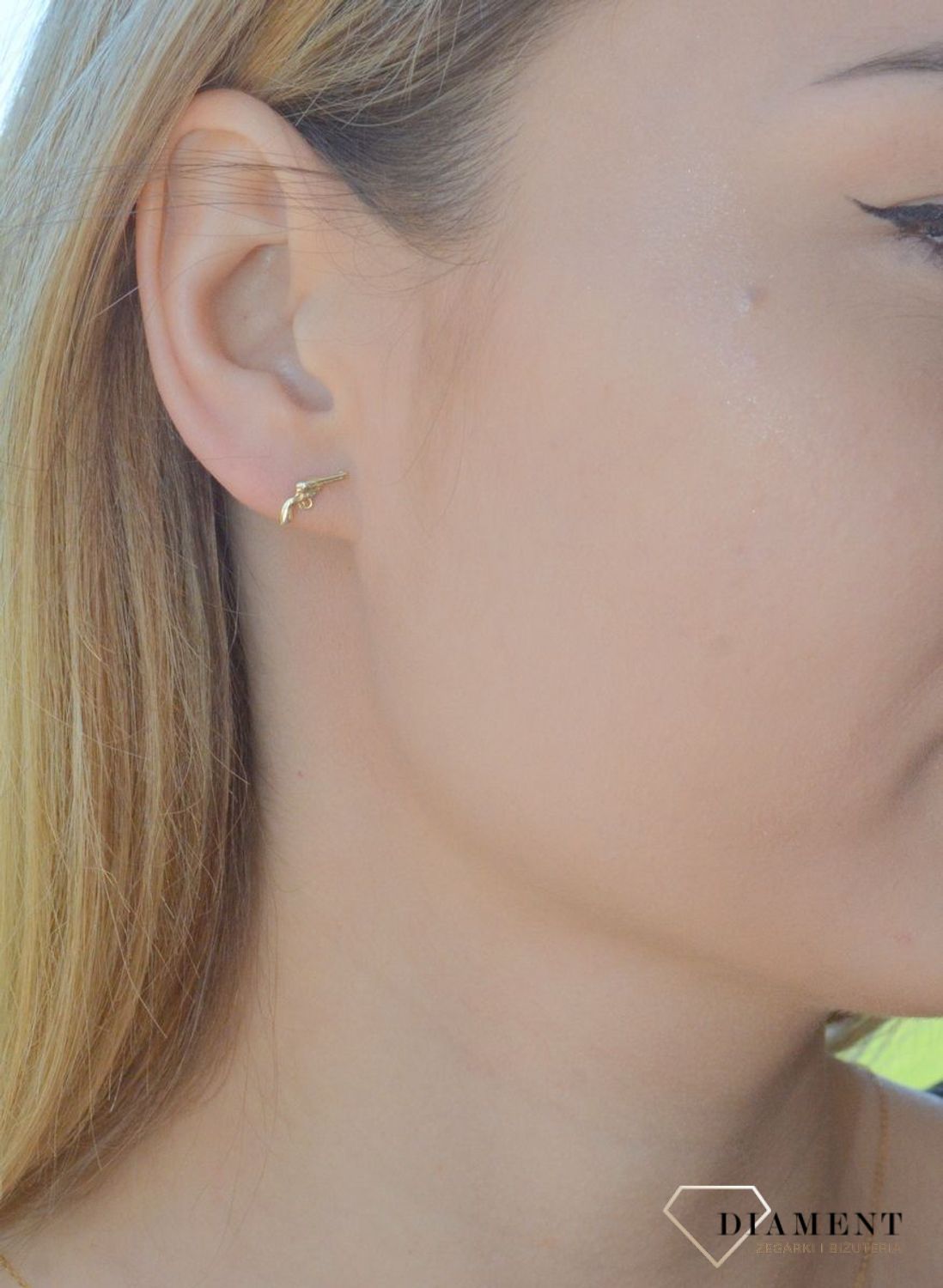 Złote kolczyki 585 o kształcie pistoletu wkrętki DIA-KLC-KP0115EG14K. Złote kolczyki wykonane z wysokiej jakości złota próba 585, waga około 0,80. Kolczyki w minimalistycznym stylu, wpisujące się w obecne trendy modowe. Idealn.jpg