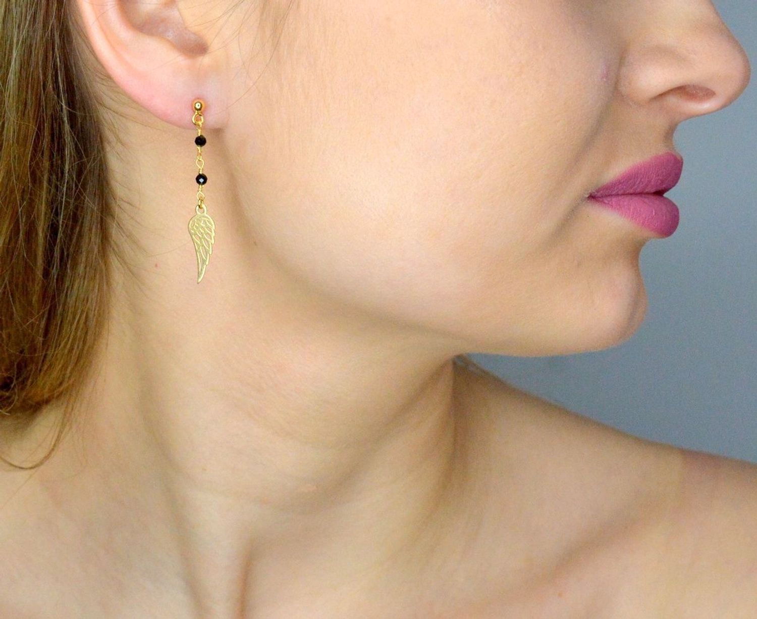 Srebrne kolczyki 925 pozłacane ażurowe skrzydełka DIA-KLC-KS7037GB-925. Srebrne kolczyki wiszące. Kolczyki srebrne pozłacane. Kolczyki srebrne damskie. Srebrne kolczyki skrzydełka. Kolczyki srebrne skrzydełka na prezent.webp