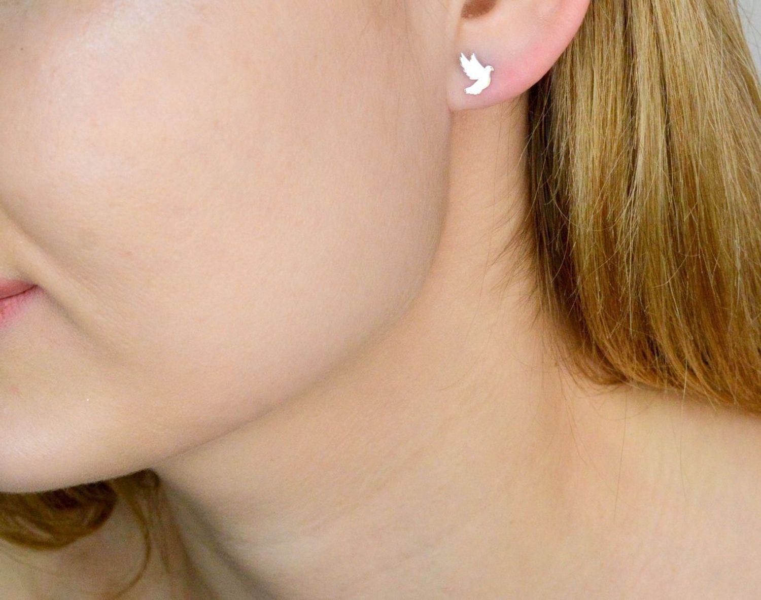 Srebrne kolczyki damskie 925 wkrętki gołębie DIA-KLC-KSR033-925. Kolczyki srebrne wkrętki. Kolczyki srebrne blaszki. Srebrne kolczyki na sztyft. Kolczyki dziecięce gołębie na prezent..jpg