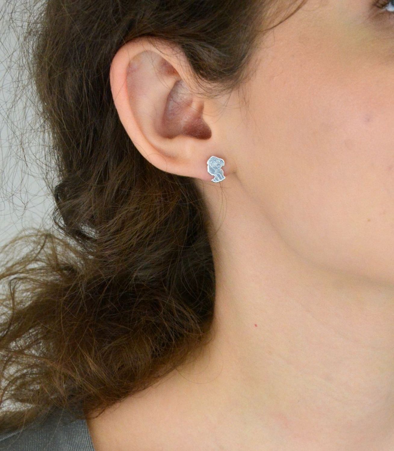 Srebrne kolczyki dziecięce 925 Psi Patrol Sky DIA-KLC-KSR049-925. Kolczyki srebrne dziecięce. Kolczyki srebrne na sztyft dla dziewczynki. Kolczyki srebrne Sky. Kolczyki dla dziewczynki z bajki Psi Patrol. Kolczyki dziecięce na prezent..jpg