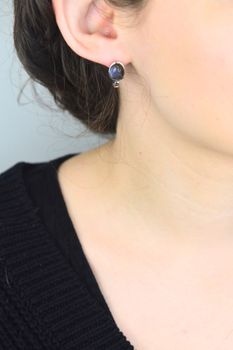 Kolczyki srebrne 925 damskie z kamieniem labradoryt – owalne i eleganckie (2).jpg