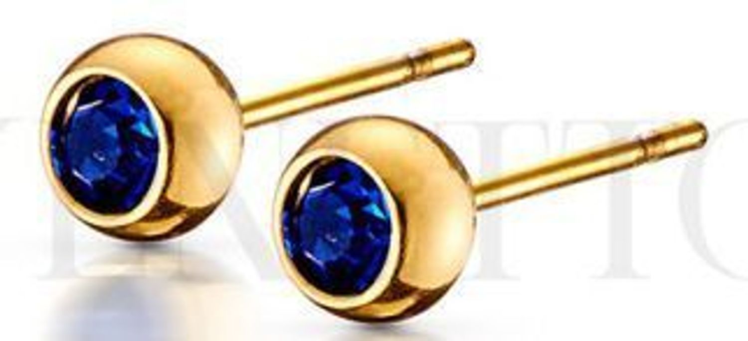 Pozłacane kolczyki damskie ze stali z granatową cyrkonią 4 mm. Klasyczne zapięcie na sztyft. Stylowa, elegancka biżuteria na każdą okazję.1.jpg