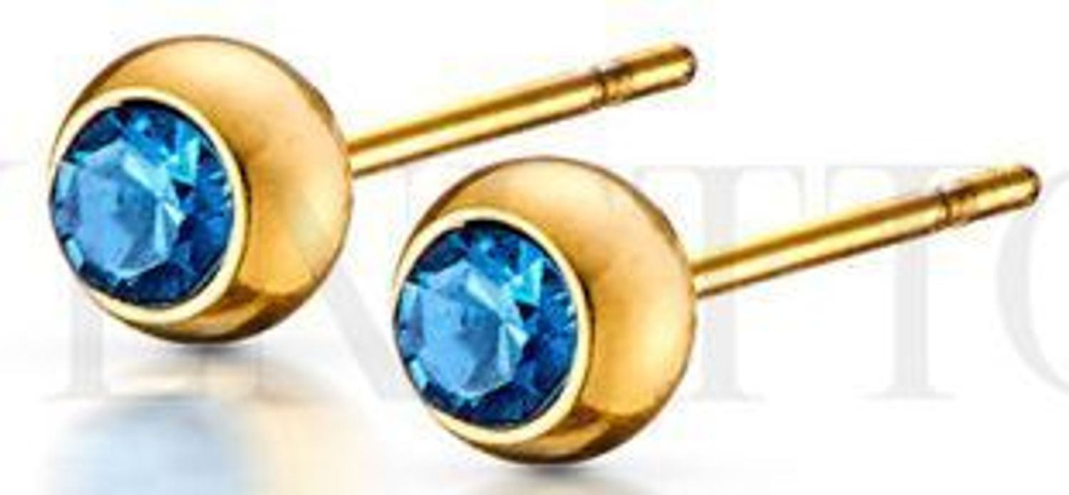 Pozłacane stalowe kolczyki z niebieską cyrkonią 4 mm, zapięcie na sztyft. Stylowa i trwała biżuteria dla kobiet i dziewcząt na każdą okazję.1.jpg