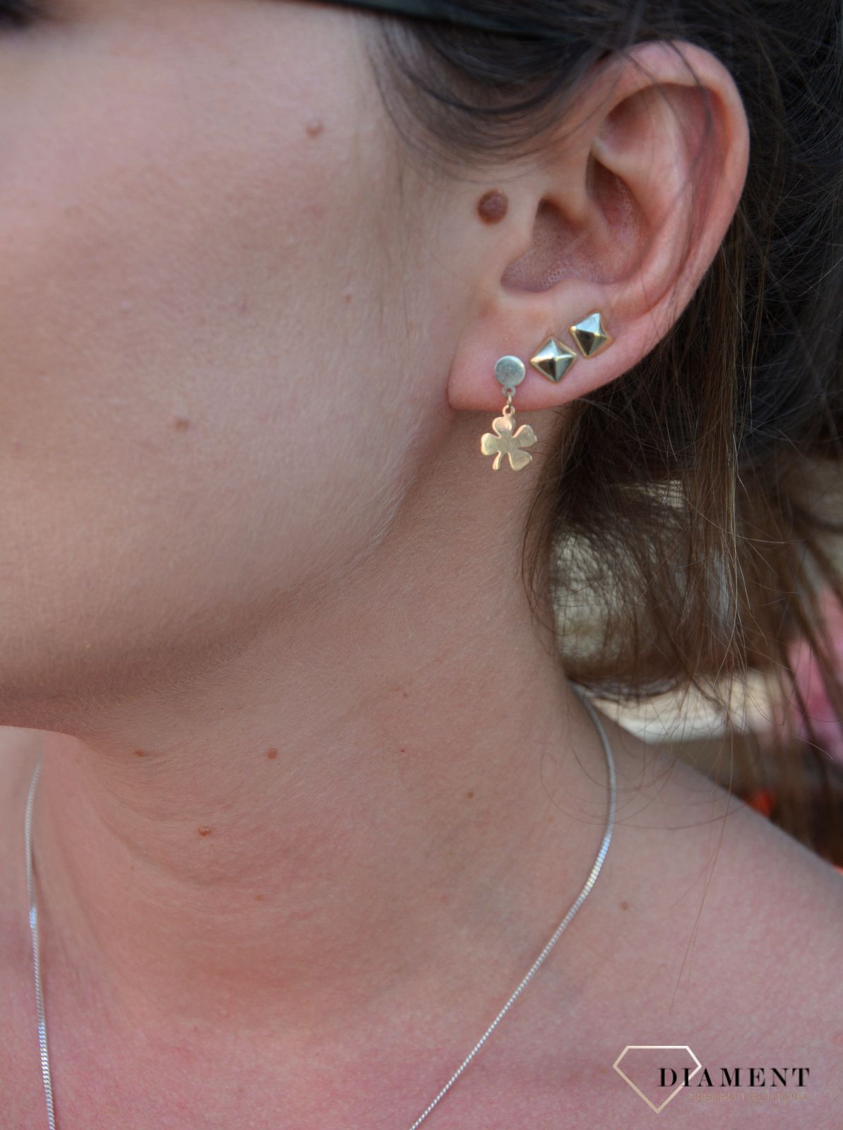 Złote kolczyki 375 wiszące koniczynki DIA-KLC-MODEL-22-375.jpg