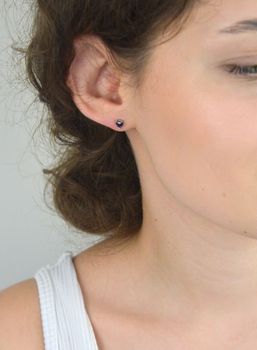 Eleganckie kolczyki srebrne Ag 925 z przepięknym niebieskim szafirem 0,16 ct. Rodowane, lekkie i delikatne, idealne na prezent z certyfikatem autentyczności (1).JPG