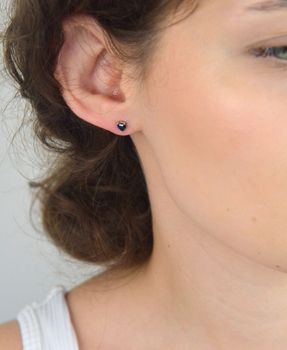 Eleganckie kolczyki srebrne Ag 925 z przepięknym niebieskim szafirem 0,16 ct. Rodowane, lekkie i delikatne, idealne na prezent z certyfikatem autentyczności (2).JPG
