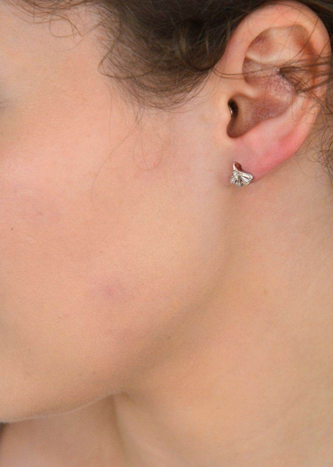 Kolczyki wkrętki kwiatki z cyrkonią DIA-KLC-NO731-5E26569-925 ✅ Srebrne kolczyki ✅ Delikatne kolczyki wykonane z najwyższej jakości srebrna próby 925 ✅ Kolczyki w minimalistycznym stylu,1.jpg