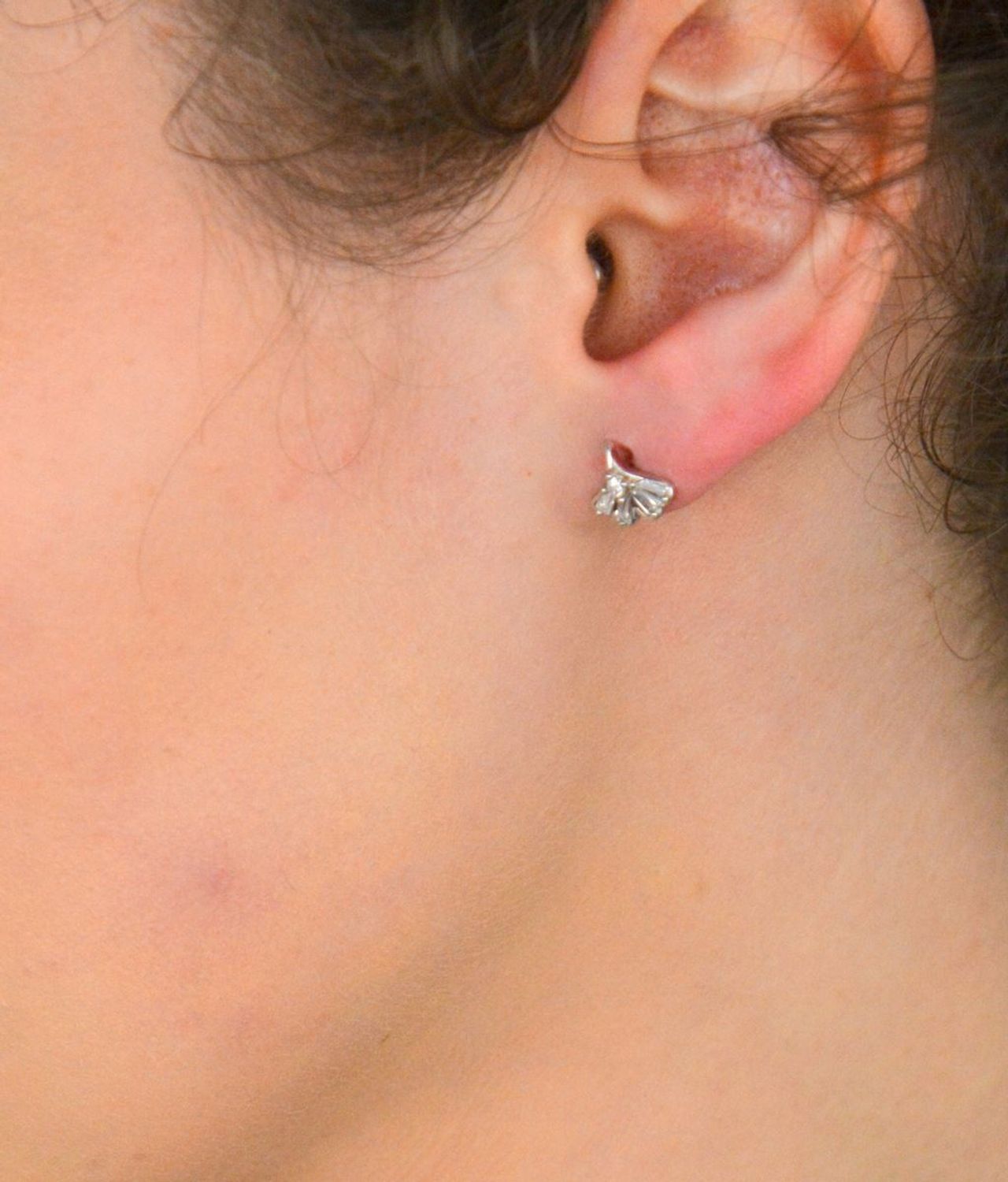 Kolczyki wkrętki kwiatki z cyrkonią DIA-KLC-NO731-5E26569-925 ✅ Srebrne kolczyki ✅ Delikatne kolczyki wykonane z najwyższej jakości srebrna próby 925 ✅ Kolczyki w minimalistycznym stylu,1.jpg