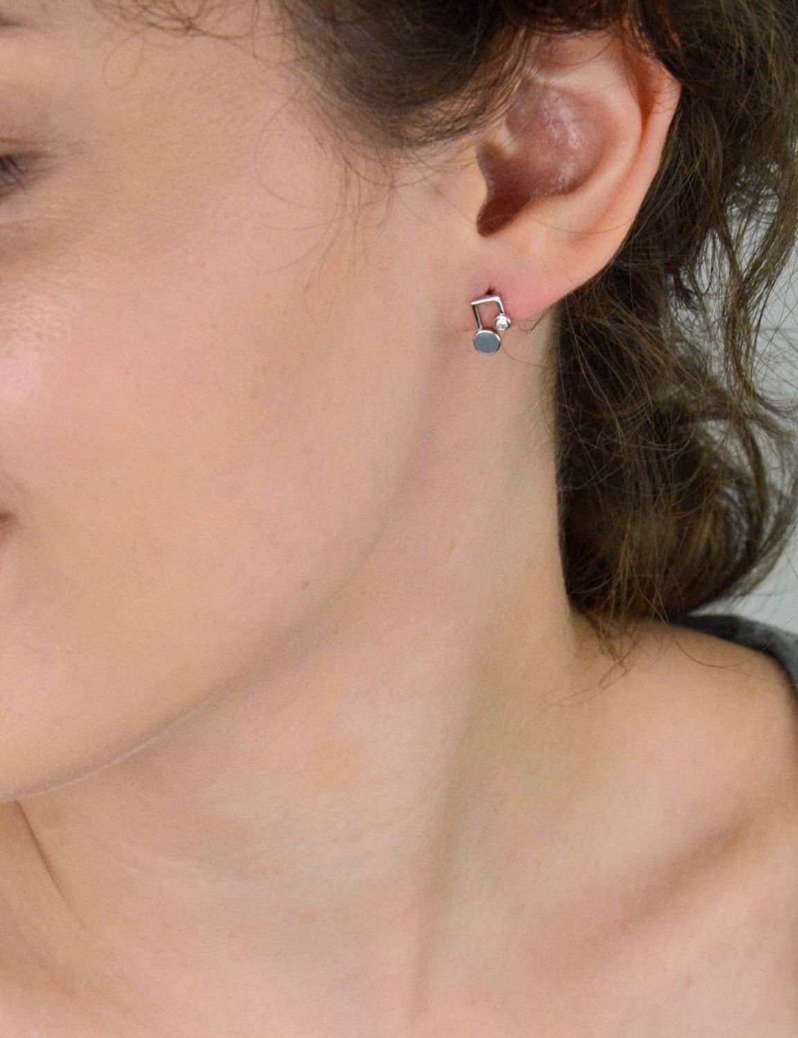 Kolczyki srebrne wkrętki 'Prosta asymetria' DIA-KLC-NO731-5E30207-925 Delikatne kolczyki z cyrkonią.jpg