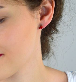 Świąteczne kolczyki srebrne 925 w kształcie butów Mikołaja 🎅 z czerwoną emalią. Model DIA-KLC-NO731-5E60971-925 (2).JPG