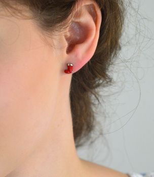 Świąteczne kolczyki srebrne 925 w kształcie butów Mikołaja 🎅 z czerwoną emalią. Model DIA-KLC-NO731-5E60971-925 (4).JPG