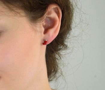 Świąteczne kolczyki srebrne 925 w kształcie butów Mikołaja 🎅 z czerwoną emalią. Model DIA-KLC-NO731-5E60971-925 (5).JPG
