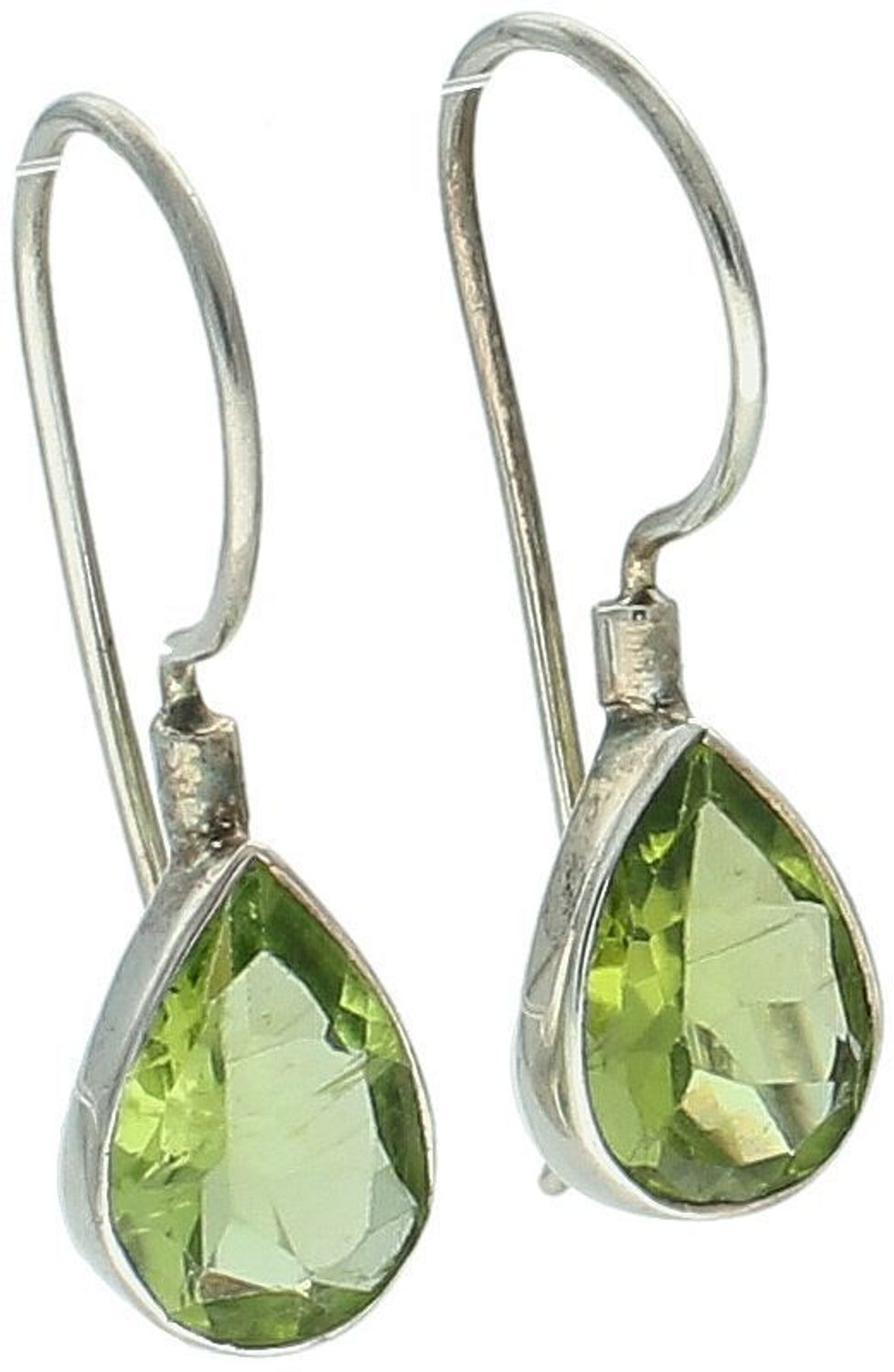 Kolczyki srebrne 925 DIA-KLC-OLIWIN-925 z naturalnym oliwinem. Wiszące łezki 2,5 cm, bigiel otwarty. Biżuteria z klasą i nutą zielonej świeżości.1.jpg