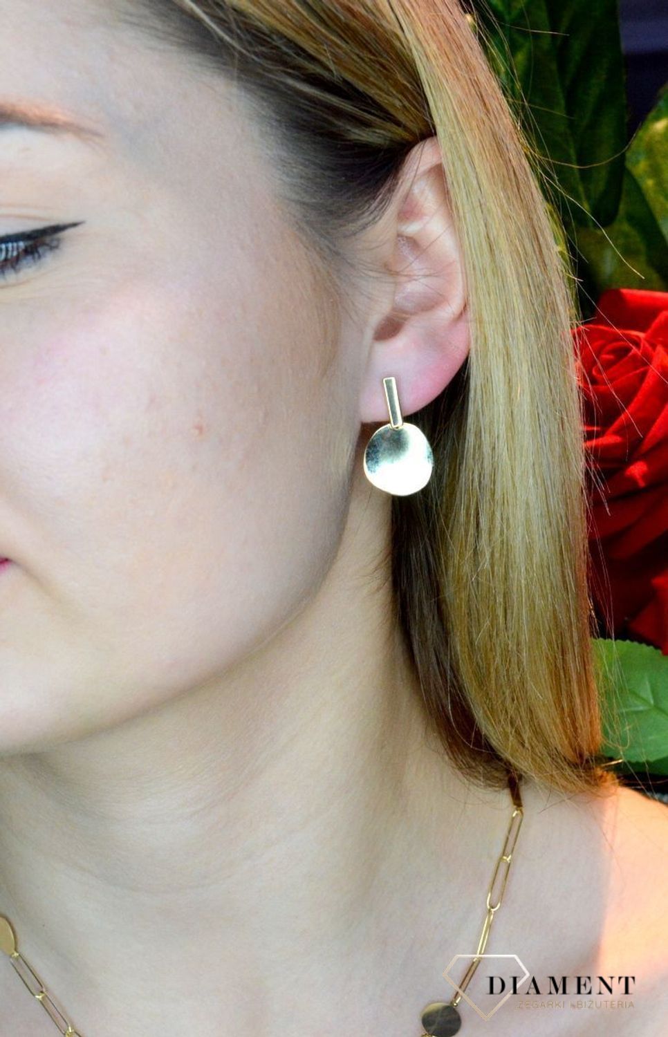 Złote kolczyki 585 wiszące gładkie kółeczka DIA-KLC-OR03089M01-585. Złote kolczyki wykonane z najwyższej jakości żółtego złota, próba 585, waga około 2,38 gram. Kolczyki w minimalistycznym stylu, wpisujące się w obecne.jpg