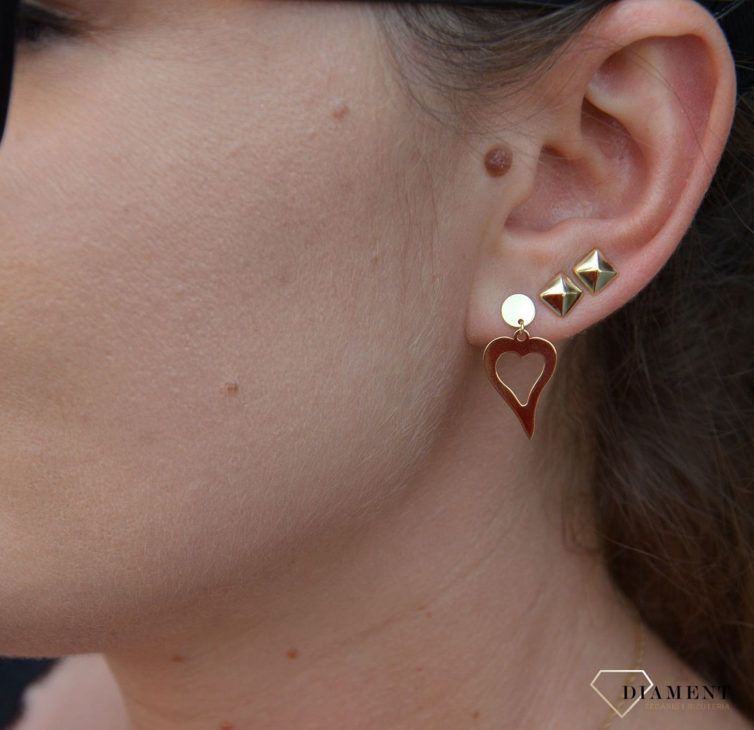 Złote kolczyki 375 wiszące serca przy uchu DIA-KLC-P37E0030-375.jpg