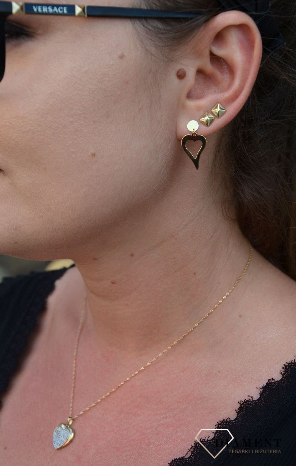 Złote kolczyki 375 wiszące serca przy uchu DIA-KLC-P37E0030-375.jpg