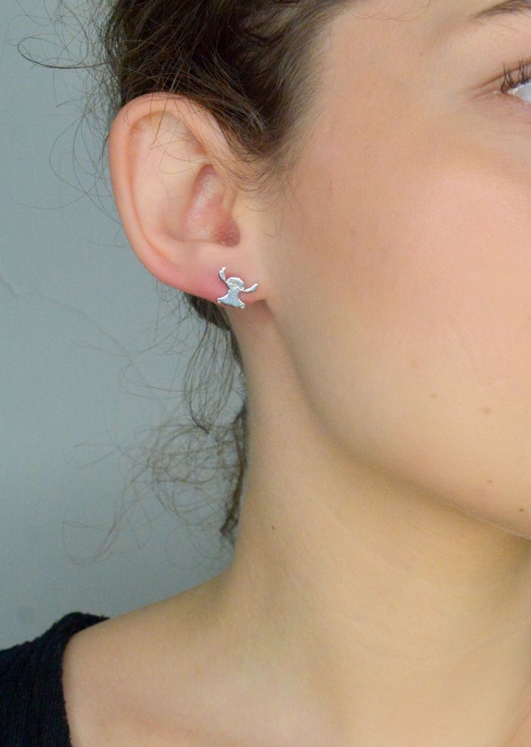 Srebrne kolczyki dziecięce 925 sztyfty Lilo i Stich Stitch DIA-KLC-PW0010924ER-925. Srebrne kolczyki zostały wykonane z najwyższej jakości srebra próby 925. Kolczyki zostały wykonane na wzór postaci z bajki Lilo i Stich1.jpg