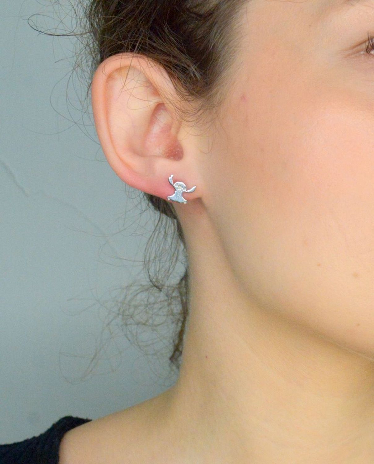 Srebrne kolczyki dziecięce 925 sztyfty Lilo i Stich Stitch DIA-KLC-PW0010924ER-925. Srebrne kolczyki zostały wykonane z najwyższej jakości srebra próby 925. Kolczyki zostały wykonane na wzór postaci z bajki Lilo i Stich1.jpg