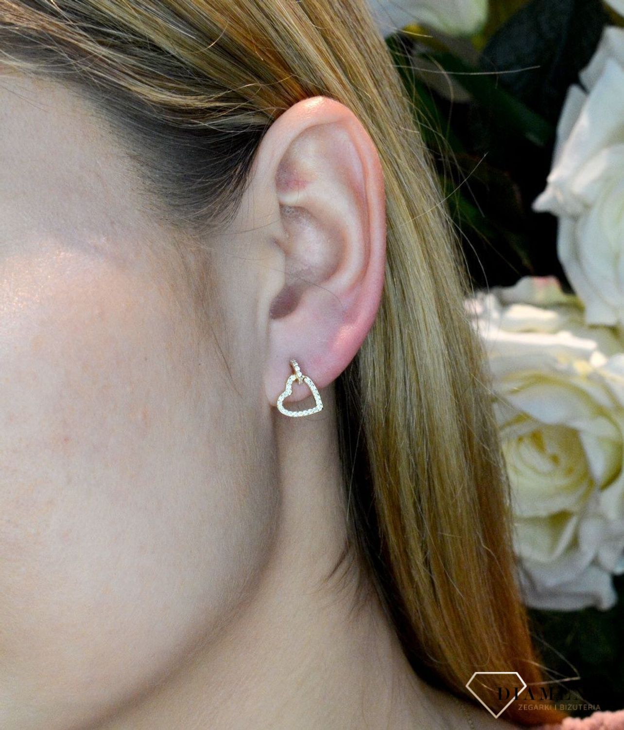 Srebrne kolczyki wiszące serduszka w cyrkoniach pozłacane DIA-KLC-RE0739EY-925. Oryginalne kolczyki srebrne w pozłoceniu o klasycznym kształcie serduszek. Bardzo modne kolczyki to idealny pomysł na prezent.jpg